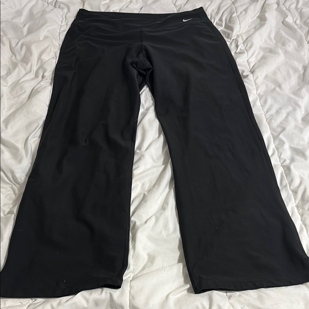 Nike Black Relaxed-Fit Trousers